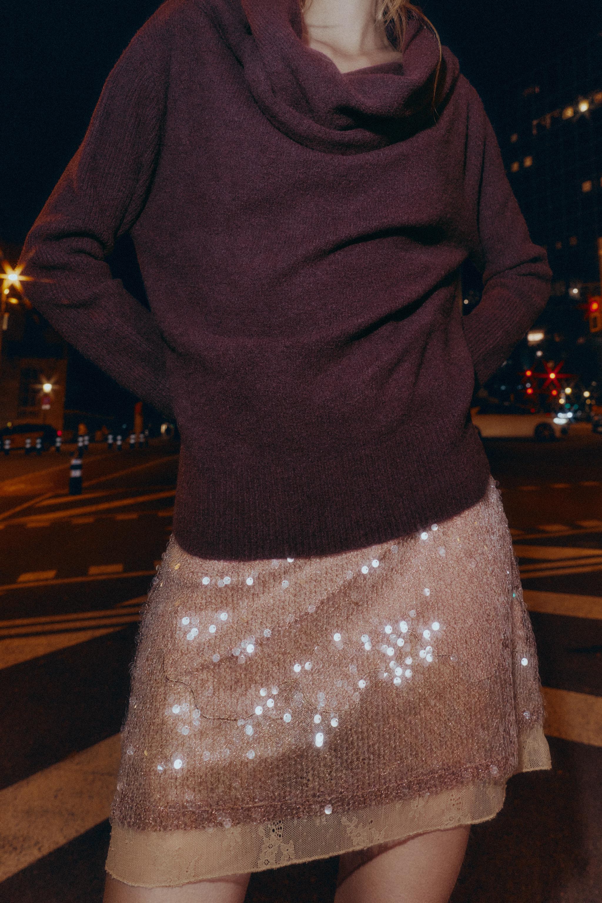 SEQUIN KNIT LACE MINI SKIRT